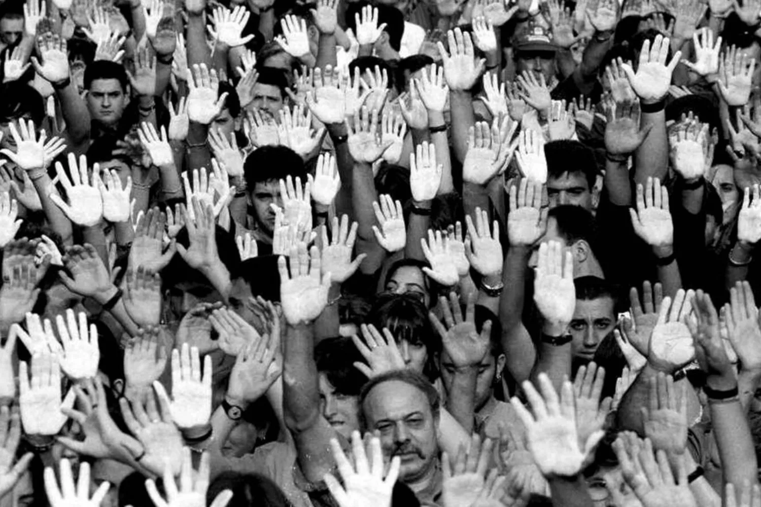 Movilización social de las  manos blancas  por el asesinato de Miguel Ángel Blanco / EFE