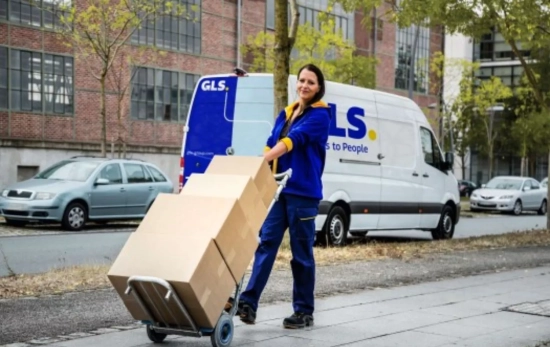 Una repartidora de GLS / GLS