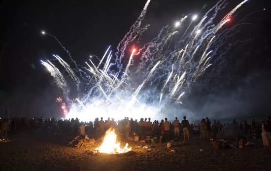Fuegos artificiales durante la noche de San Juan en Almería AYUNTAMIENTO DE ALMERÍA EP Fuegos artificiales durante la noche de San Juan en Almería AYUNTAMIENTO DE ALMERÍA EP