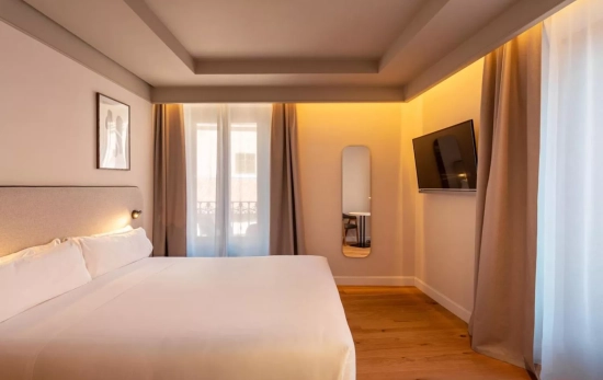 Una habitación renovada / PETIT PALACE PRECIADOS