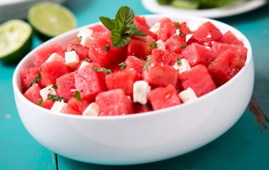 Ensalada de sandía y queso feta/ CANVA Ensalada de sandía y queso feta/ CANVA