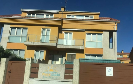 Uno de los apartamentos que se subasta en Ribeira (Galicia) / EFE Uno de los apartamentos que se subasta en Ribeira (Galicia) / EFE