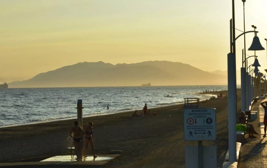 Una playa con duchas / UNSPLASH Una playa con duchas / UNSPLASH