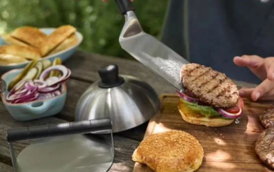 Hamburguesas cocinadas en la barbacoa de Lidl/ CEDIDA LIDL