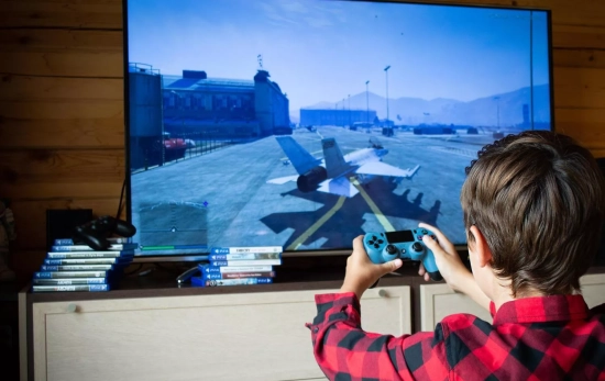 Un niño con la PlayStation / PIXABAY Un niño con la PlayStation / PIXABAY