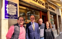 Rafa Rodríguez, cofundador de Botica de Lectores: "Rescatamos librerías para devolver a Sevilla lo que nos ha dado"