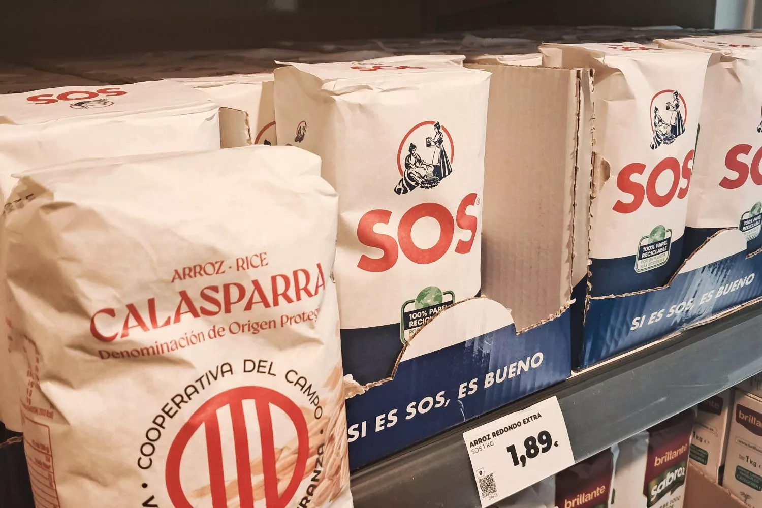 Paquetes de arroz en el supermercado / CONSUMIDOR GLOBAL