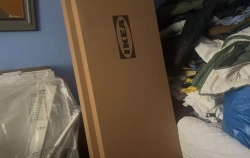 Ikea deja encerradas a una mujer y a su madre dependiente de 80 años entre dos armarios