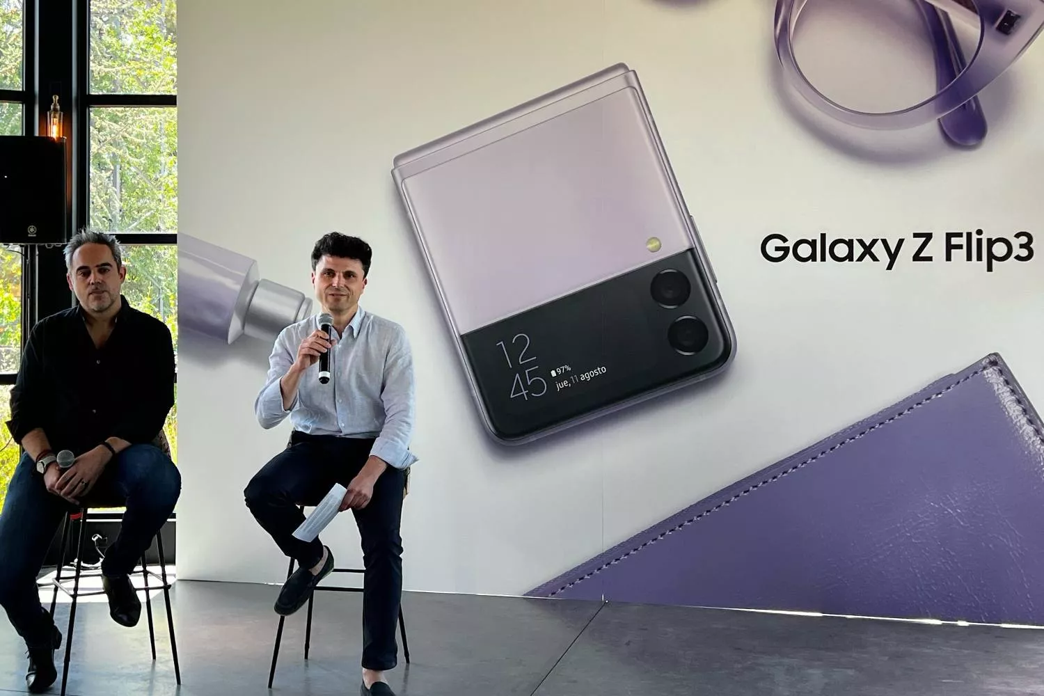El director de Marketing de Mobilie Experience de Samsung España, Valentín Hernández (izq.) y el dir
