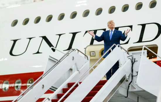 El presidente de Estados Unidos baja del avión / Europa Press / Contacto / Daniel Torok / White House 