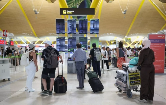 Viajeros en el Aeropuerto Adolfo Suárez Madrid Barajas / EUROPA PRESS - ALEJANDRO MARTINEZ VELEZ Viajeros en el Aeropuerto Adolfo Suárez Madrid Barajas / EUROPA PRESS - ALEJANDRO MARTINEZ VELEZ