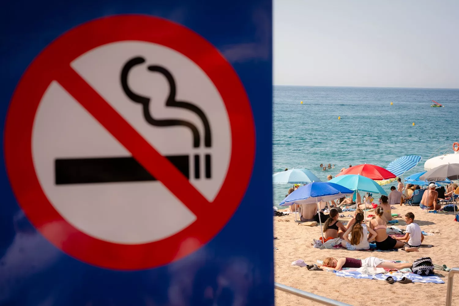 Prohibido fumar en esta playa de Lloret de Mar, Girona   David Borrat   EFE