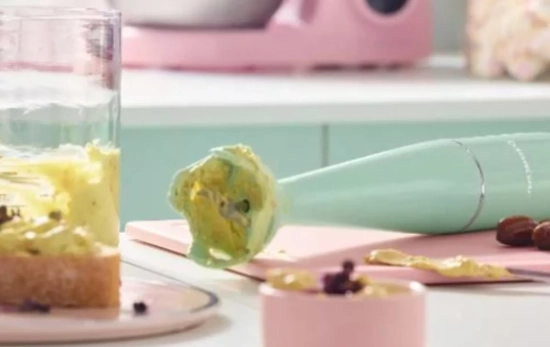 Una batidora de mano será suficiente parar triturar las frutas con leche/ CEDIDA Una batidora de mano será suficiente parar triturar las frutas con leche/ CEDIDA