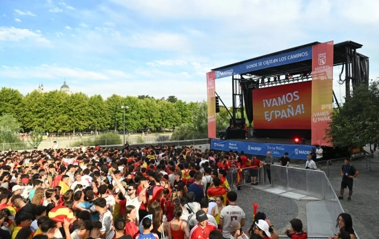 Aficionados a la selección española de fútbol durante la celebración del partido de semifinales del Aficionados a la selección española de fútbol durante la celebración del partido de semifinales del