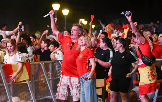 Aficionados de la Selección Española durante el partido del Mundial de fútbol 2026 entre España y Po Aficionados de la Selección Española durante el partido del Mundial de fútbol 2026 entre España y Po