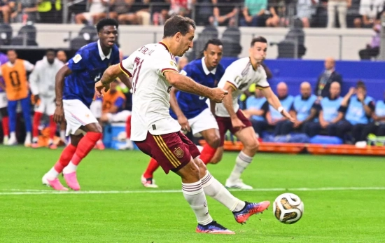 Mikel Oyarzabal lanza su penalti Mikel Oyarzabal lanza su penalti