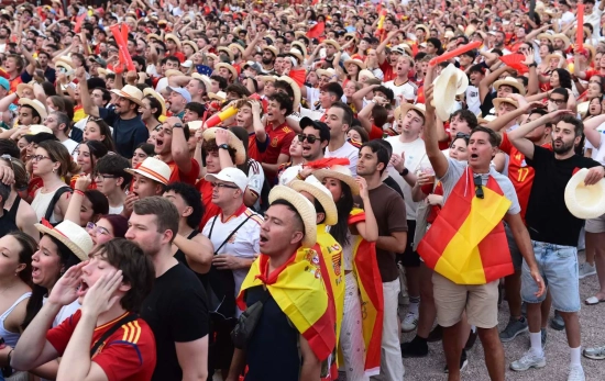 Decenas de aficionados de la Selección Española durante un partido del Mundial / EUROPA PRESS - GUSTAVO VALIENTE