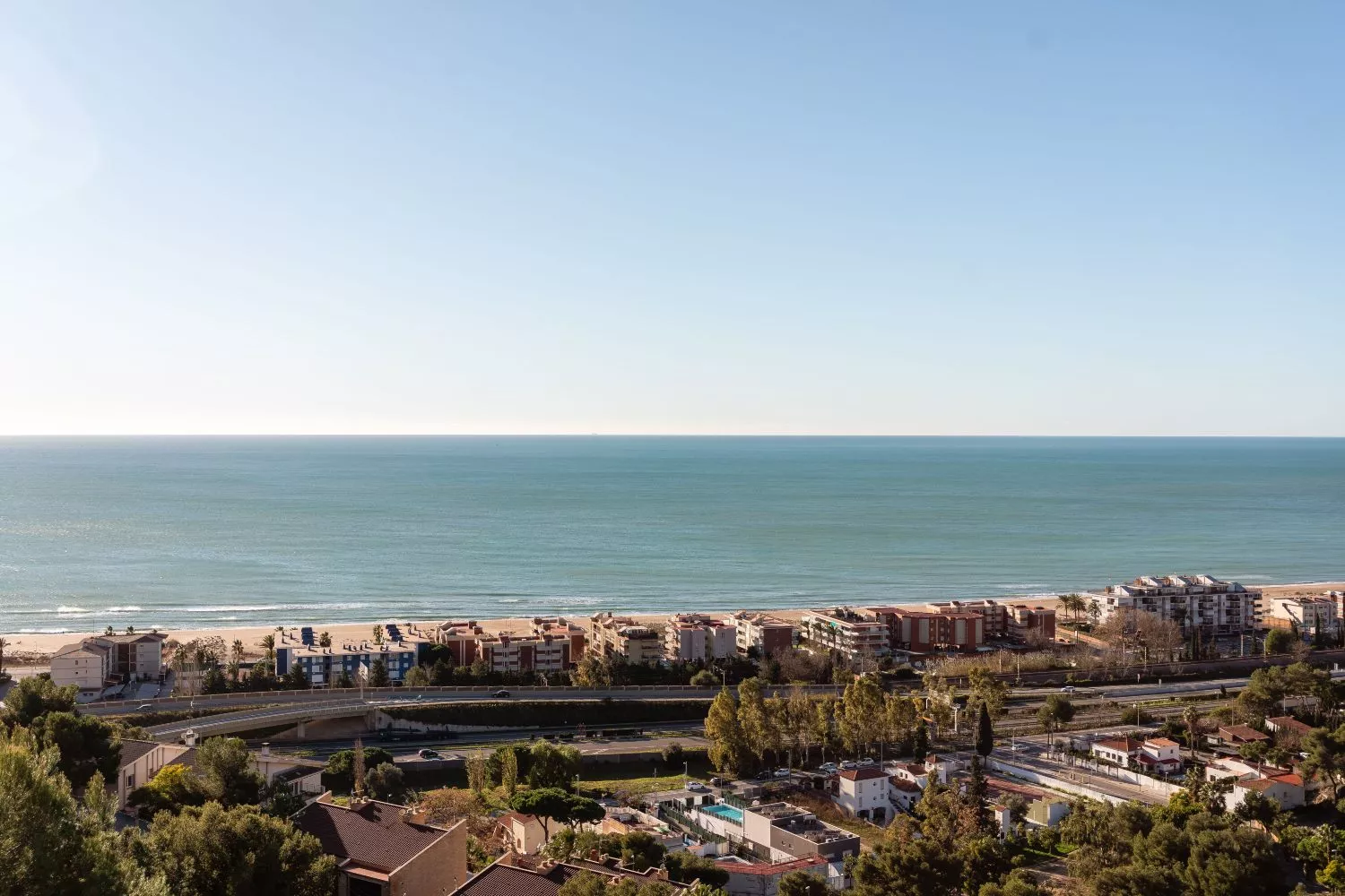 Viviendas junto a la playa   PEXELS