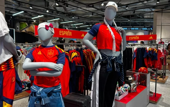Maniquís en la tienda de Adidas ANA CARRASCO Maniquís en la tienda de Adidas ANA CARRASCO