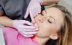 Bruxismo y estrés: por qué cada vez más personas aprietan los dientes al dormir
