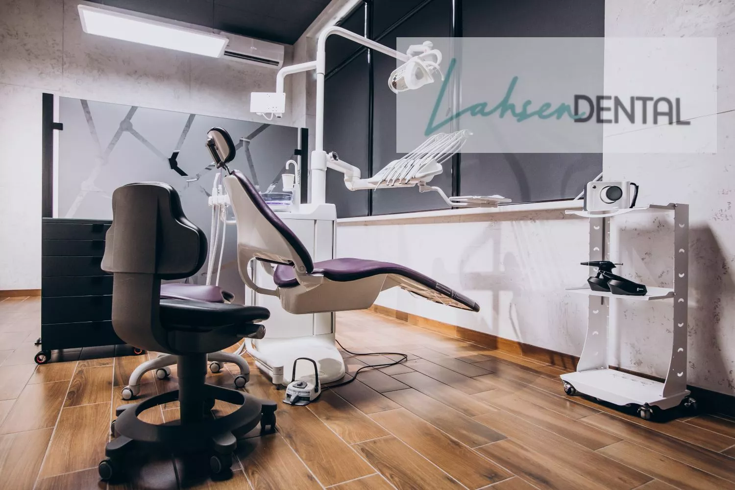 Una clínica con el logo de Lahsen Dental / FOTOMONTAJE