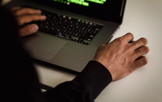 Un ciberestafador / PEXELS