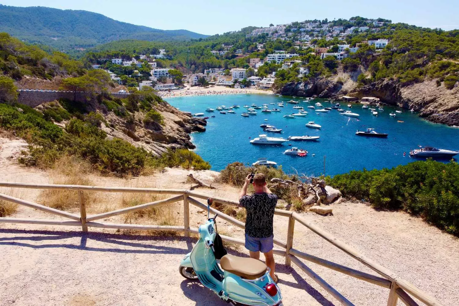 Un turista en Ibiza / UNSPLASH
