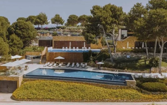 Una de las piscinas del mejor 'beach club' de Europa / INFINITUM Una de las piscinas del mejor 'beach club' de Europa / INFINITUM