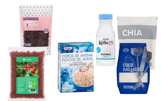 Ingredientes necesarios para preparar la merienda proteica de avena, kéfir, arándanos y chía/ Fotomontaje Consumidor Global