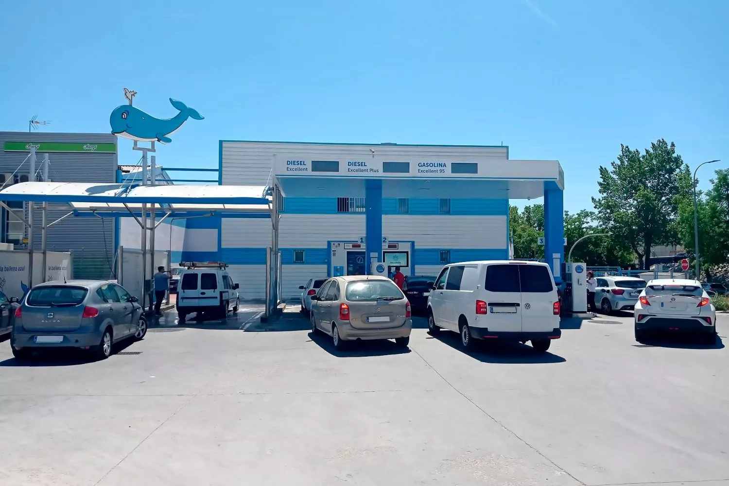 Estación de servicio de Ballenoil / BALLENOIL - EP