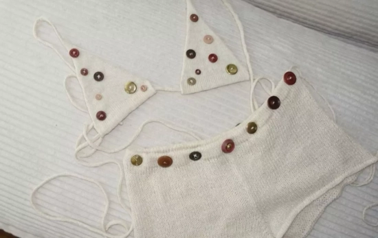 Un conjunto de verano customizado con botones/ PINTEREST