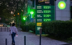 El precio de la gasolina rompe los dos euros en Portugal y lanza un aviso a España