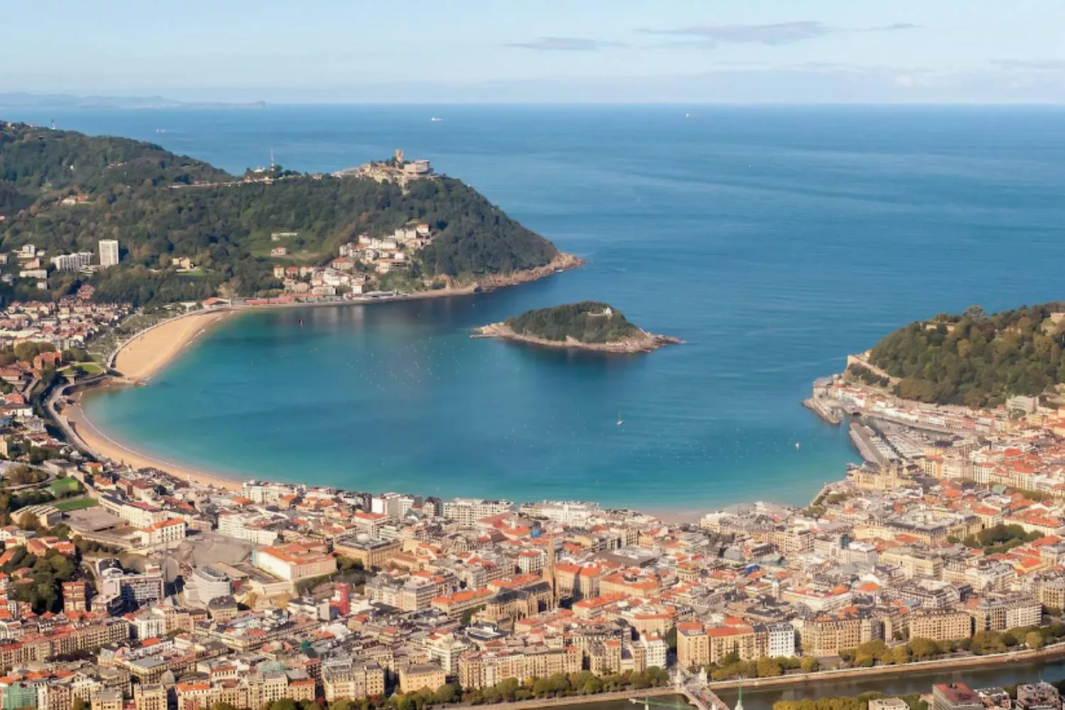 Vistas de San Sebastían y la playa de La Concha / EUROSTARS