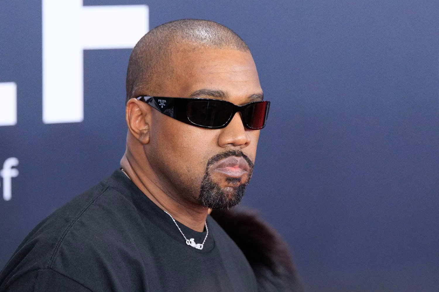 Kanye West posa en el felpudo rojo en la 67.ª edición de los Premios Grammy / Javier Rojas - EP