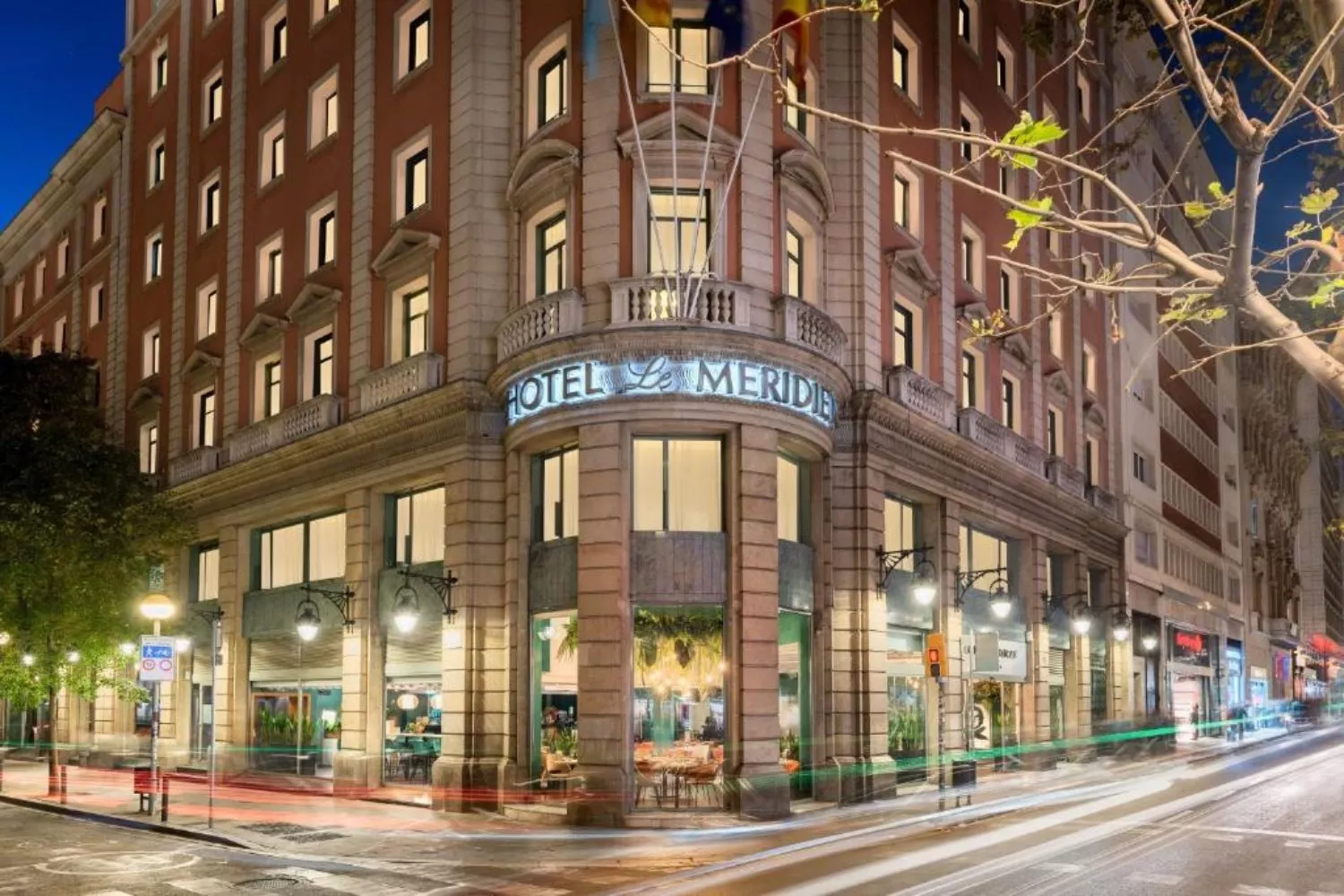 La fachada del hotel Le Méridien Barcelona / BOOKING