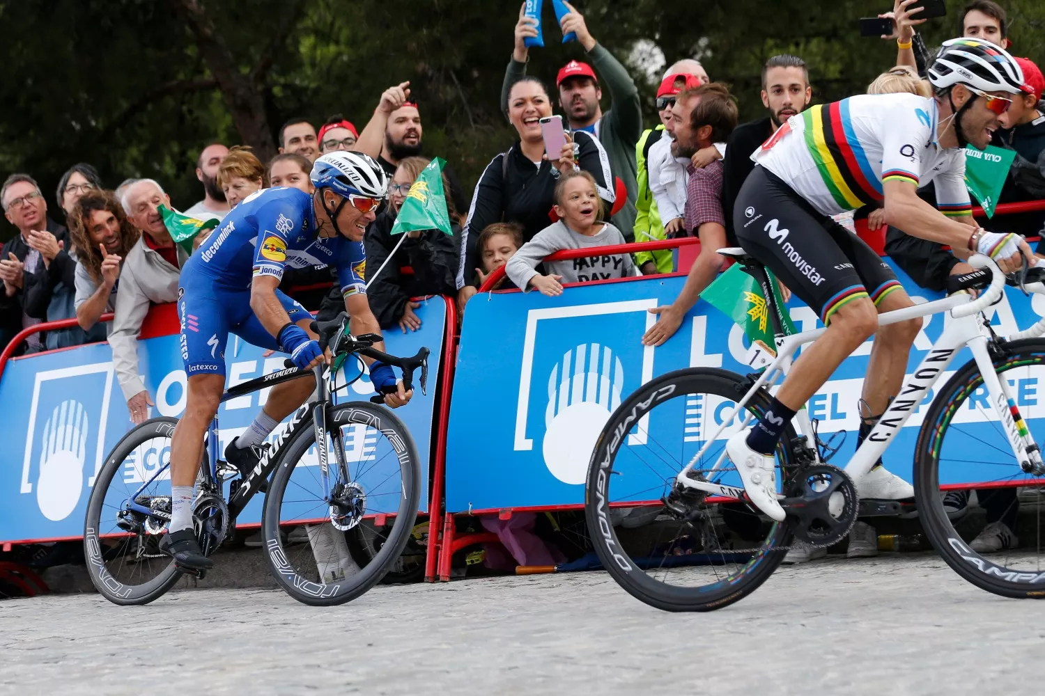 Ciclistas en una competeción / Yuzuru Sunada - EP