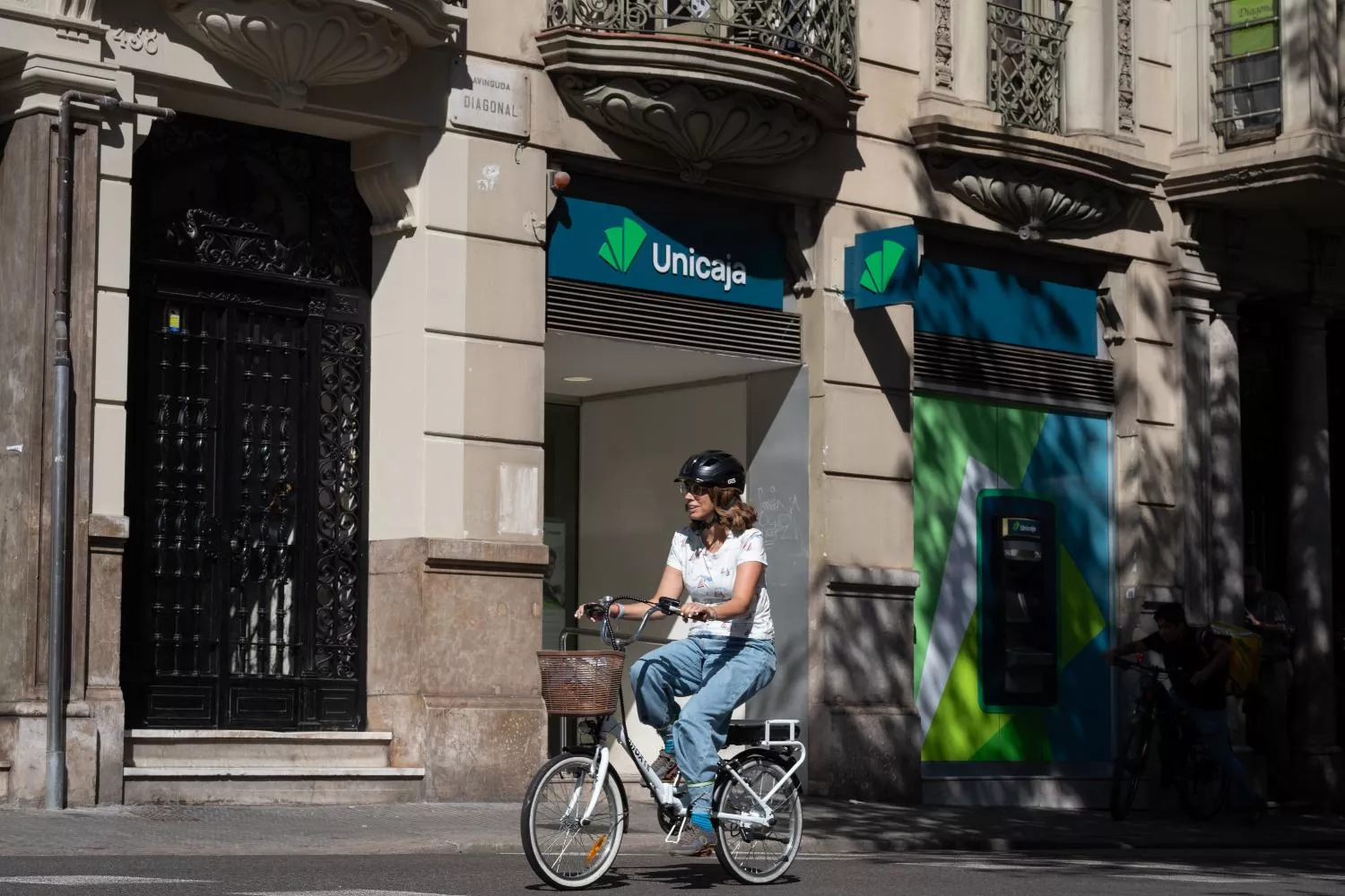 Fachada del banco Unicaja / EUROPA PRESS - DAVID ZORRAKINO