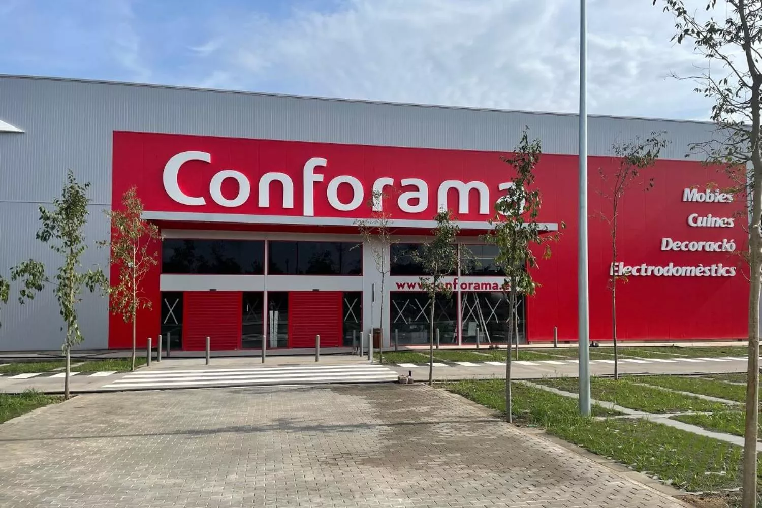 Exterior de una tienda de Conforama   CONFORAMA