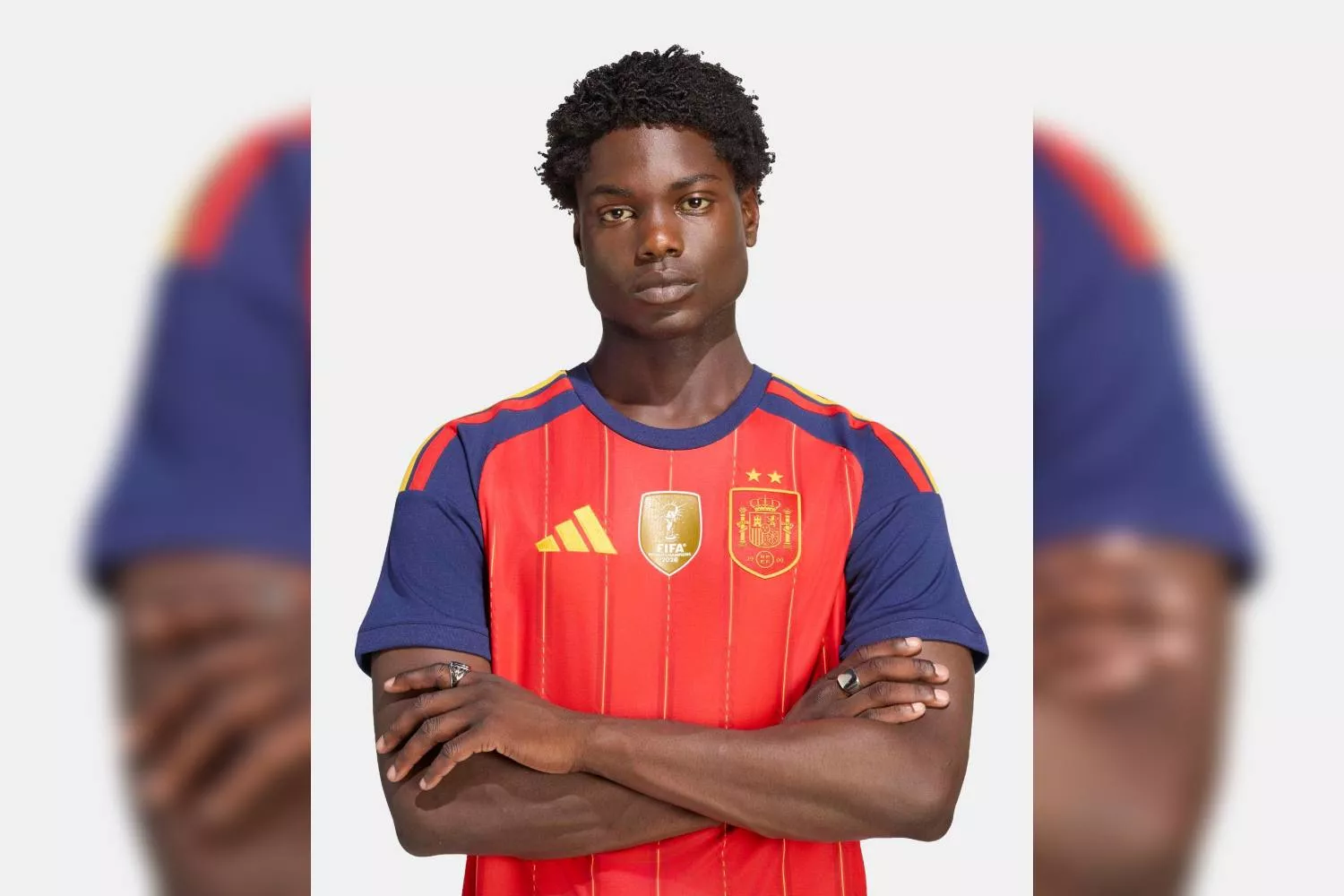 Camiseta de la selección española con las dos estrellas del Mundial / EL CORTE INGLÉS
