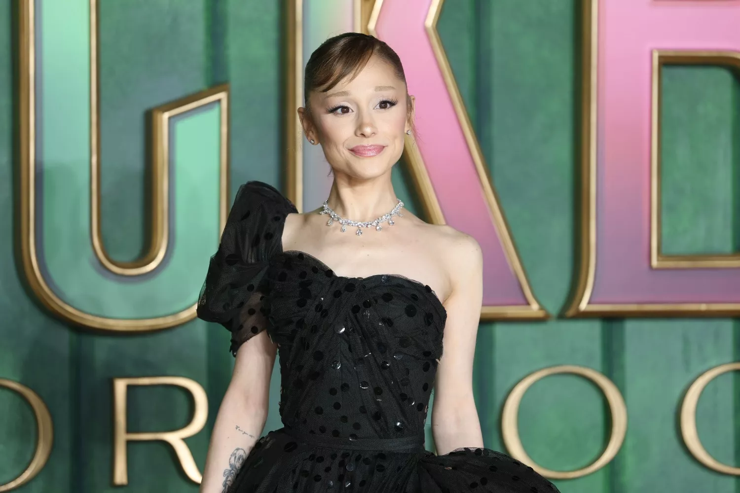 Ariana Grande asiste al estreno europeo de 'Wicked  For Good' / NEIL HALL - EFE