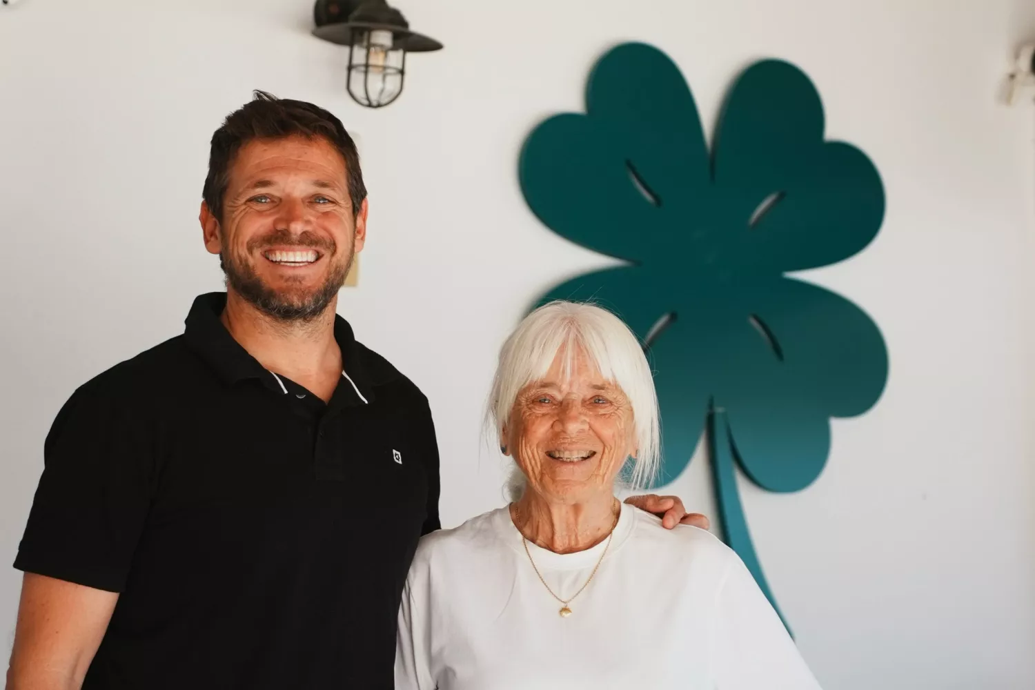 Damián Olives, dueño del restaurante Trébol, junto a su madre, Marietta Houdret, fundadora del mismo / CEDIDA