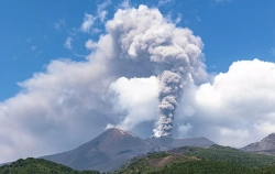 Suspendidos todos los vuelos a Catania, en Sicilia, por la erupción del volcán Etna