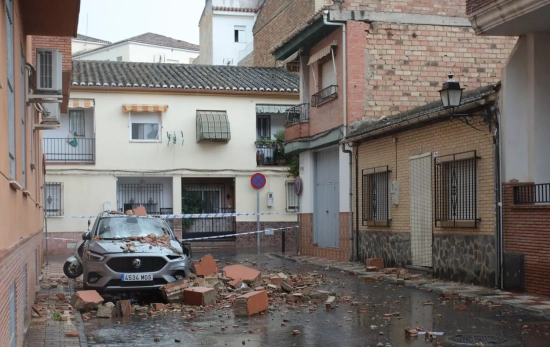Vista de daños provocados por el terremoto este sábado, en Armilla (Granada) / Pepe Torres - EFE