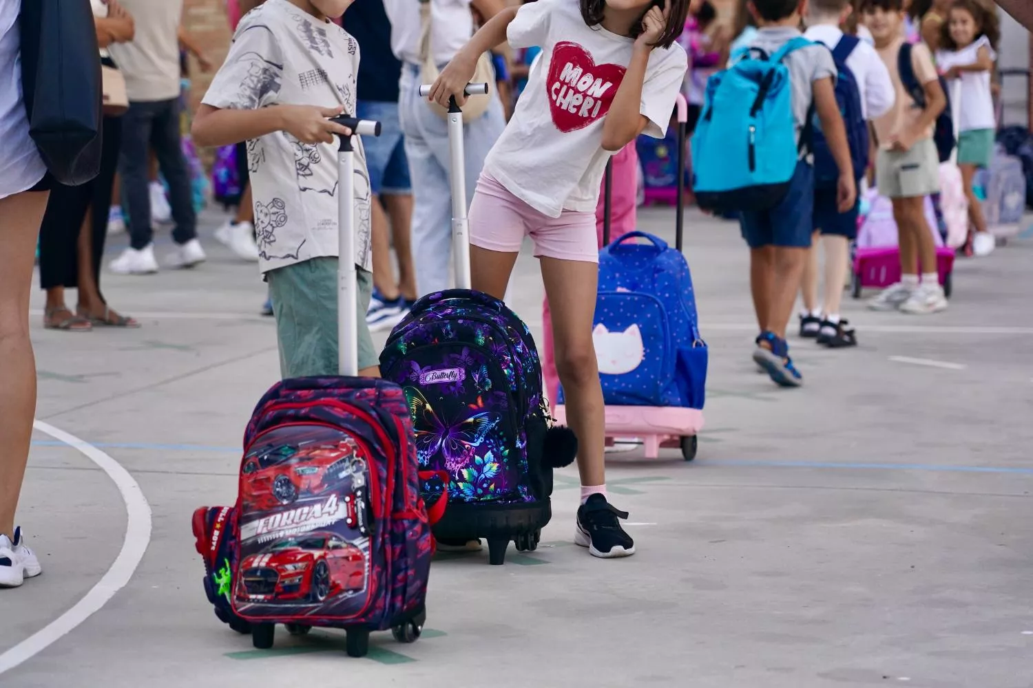 Varios niños vuelven al colegio tras las vacaciones de verano   EP