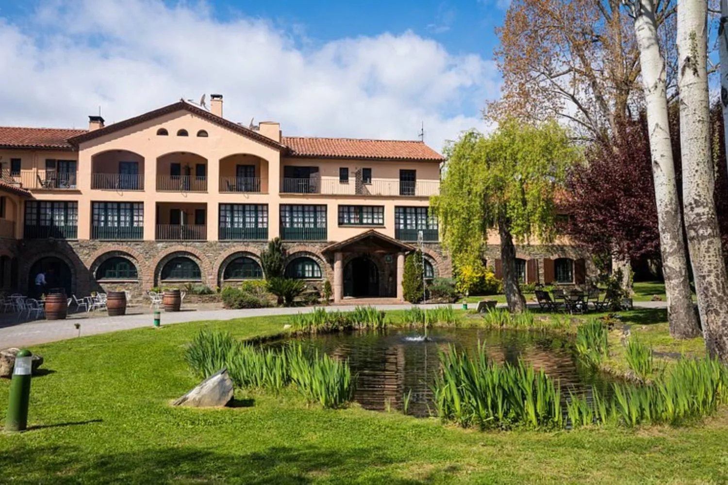 Exterior del hotel Sant Bernat TRIPADVISOR Exterior del hotel Sant Bernat TRIPADVISOR