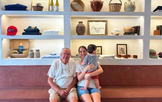 Llorenç Escudero, Diana y su hijo, tres generaciones de Ca s'Esparter Llorenç Escudero, Diana y su hijo, tres generaciones de Ca s'Esparter