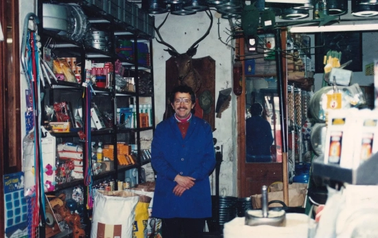 Fotografía antigua de Llorenç Escudero, sexta generación, en su tienda / CA S'ESPARTER Fotografía antigua de Llorenç Escudero, sexta generación, en su tienda / CA S'ESPARTER