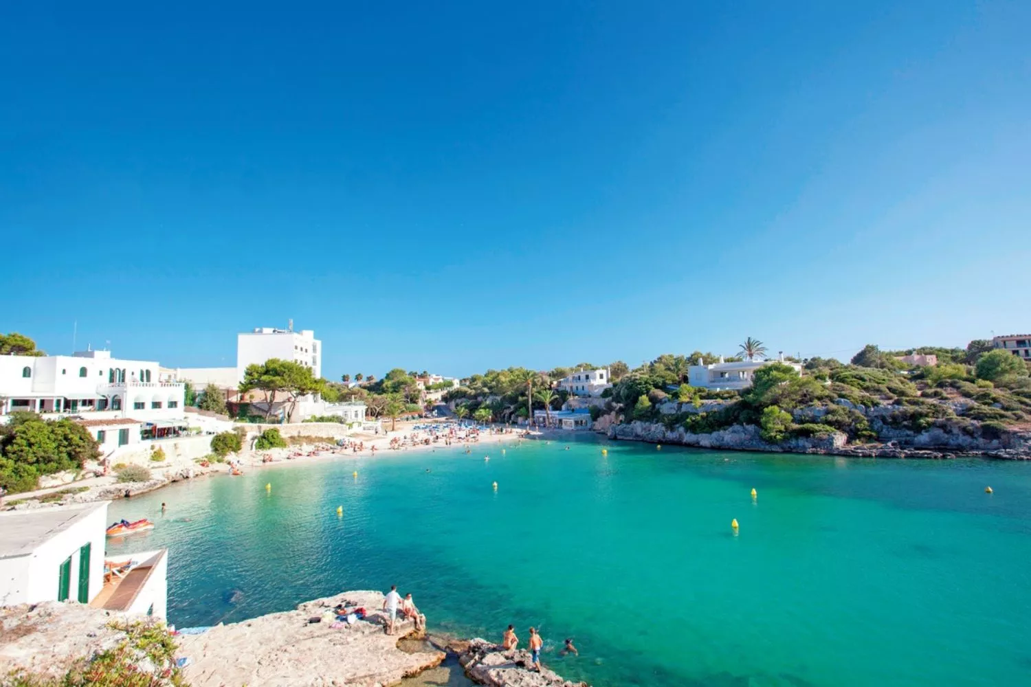 Cala Santandria, en Ciudadela (Menorca) / JET2HOLIDAYS