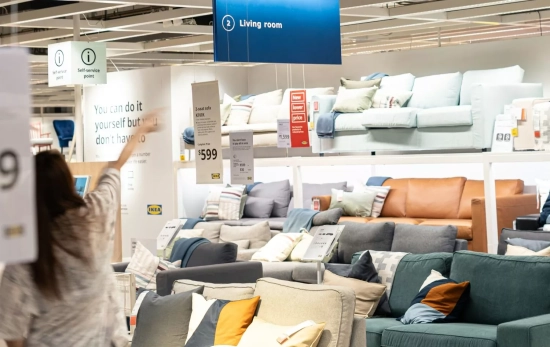 Interior de una tienda de Ikea / IKEA Interior de una tienda de Ikea / IKEA