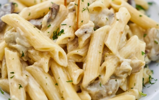 Pasta con tiras de lomo/ CANVA